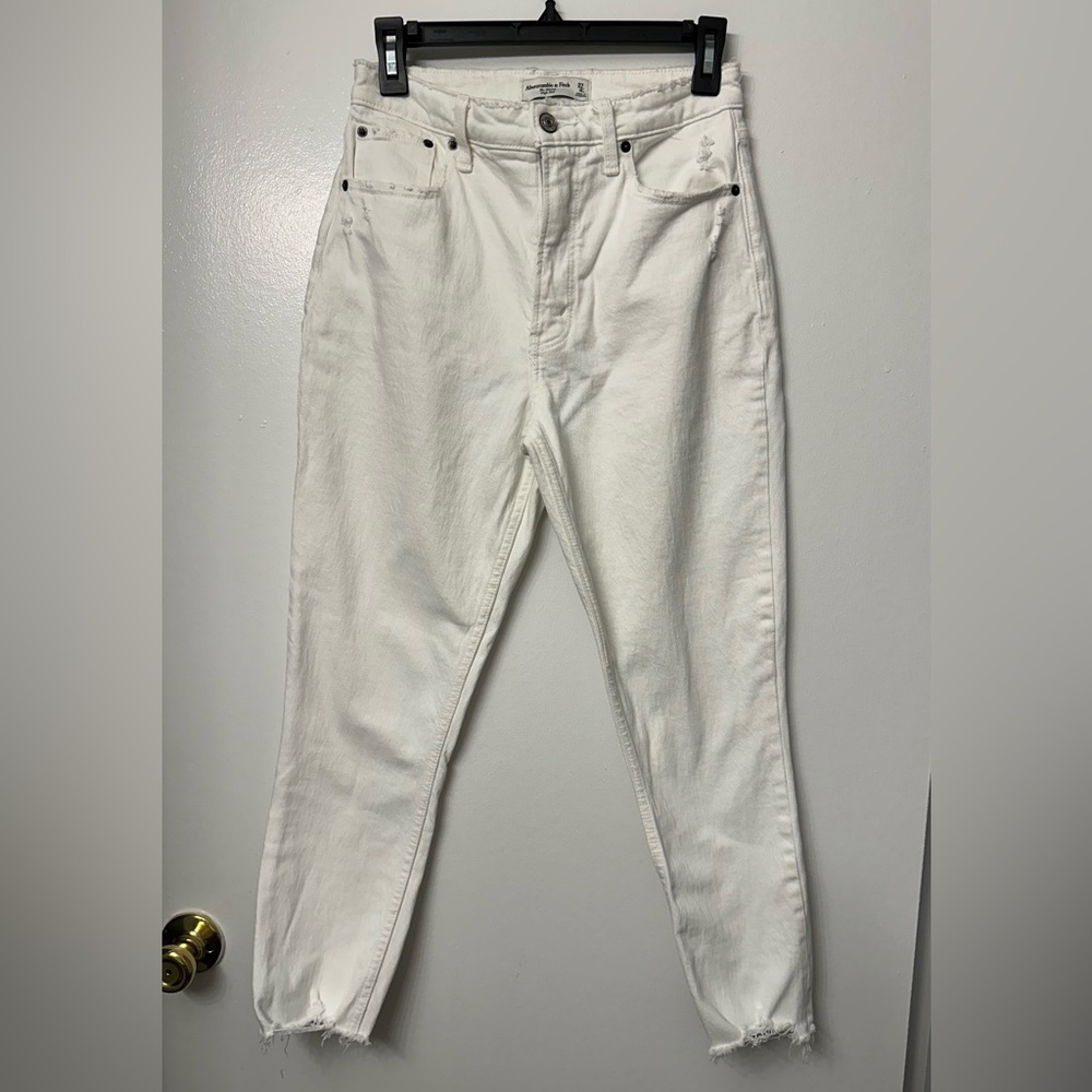 Women Jeans, Size 27/4s, Curve Love High Rise, Color White, Abercrombie & Fitch.